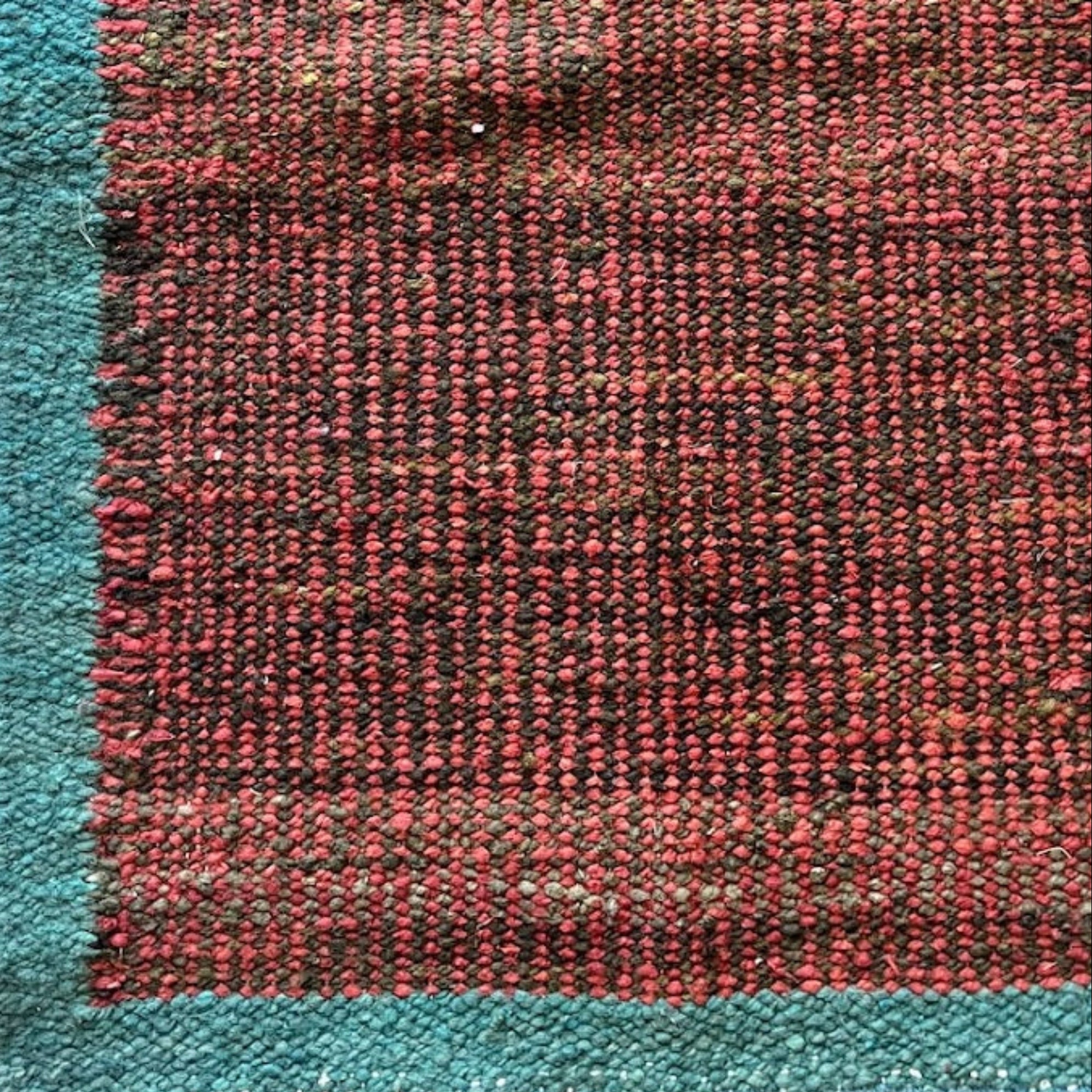 Organic wool Diamond pattern area rug